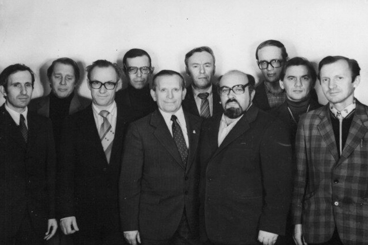Разработчики факела Олимпиады-80. Слева направо: Я. Пинскер, Б. Рогачев, Э. Л. Литвиненко, В. Бабкин, Н. Секретарев, Б. Тучин, В. Любман, В. Гайдо, Е. Сур, И. Вяйзинен. Фото пресс-службы «ОДК-Климов» 