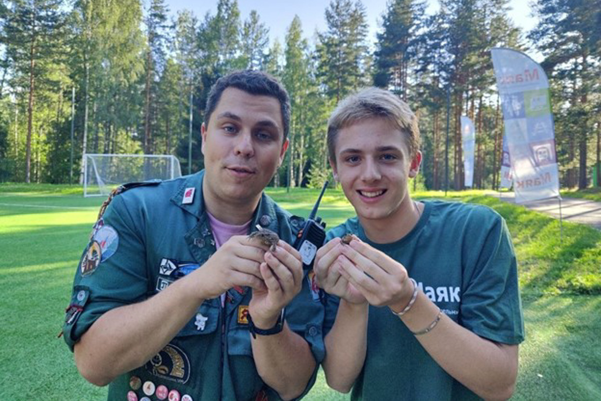 В отрядах закрепились команды по 3-4 человека В отрядах закрепились команды по 3-4 человека