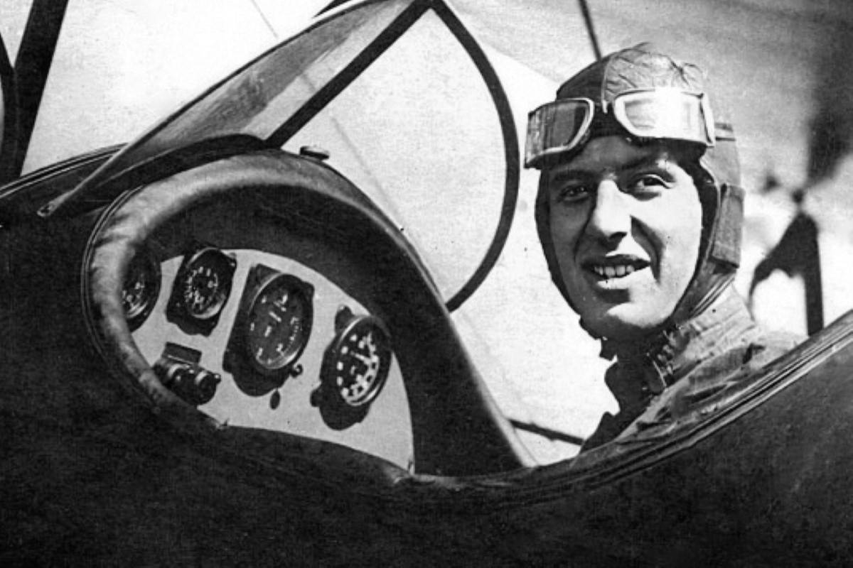 М.Л. Галлай у штурвала 