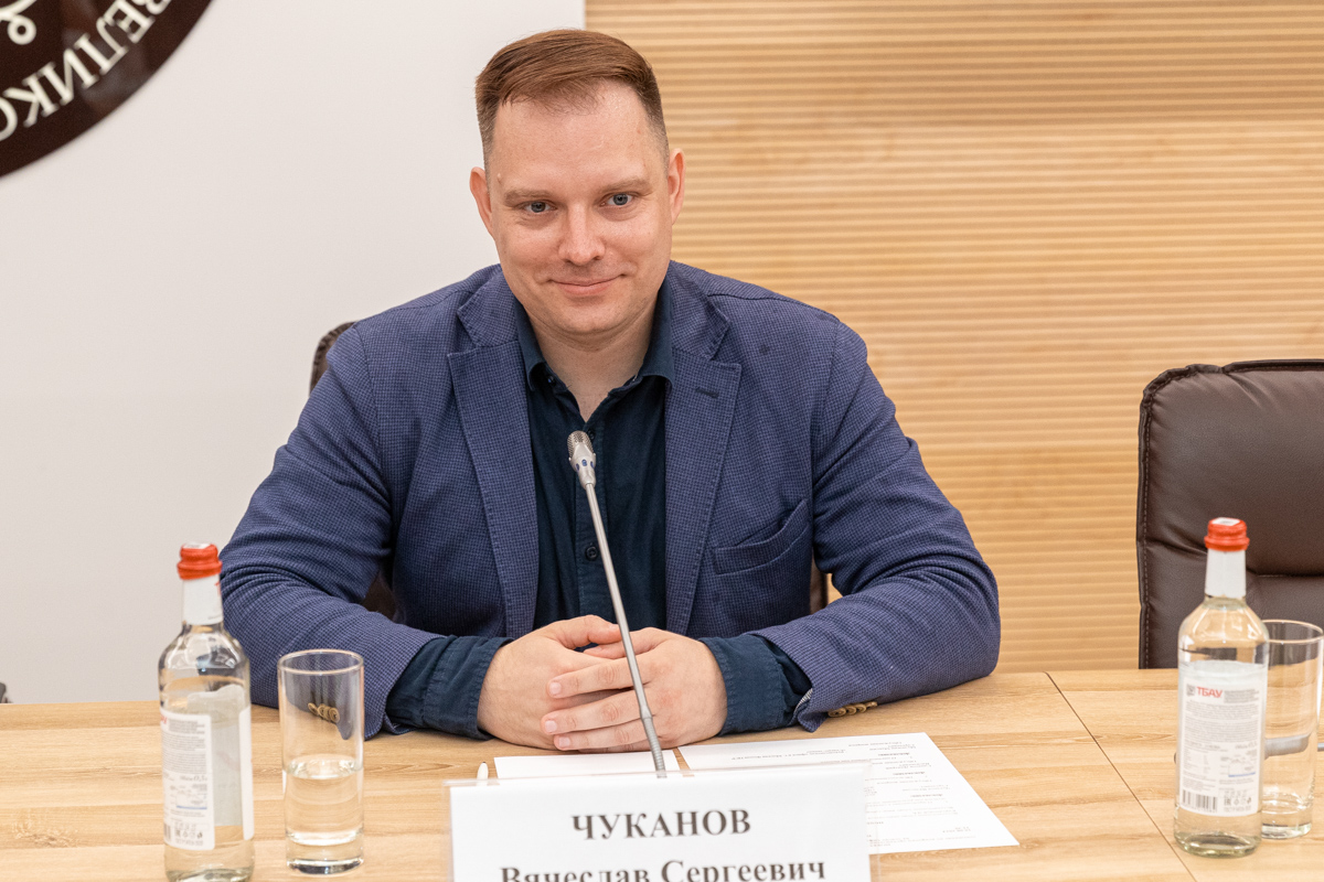 Вячеслав Чуканов представил доклад «Экосистема науки на ИИ» Вячеслав Чуканов представил доклад «Экосистема науки на ИИ»