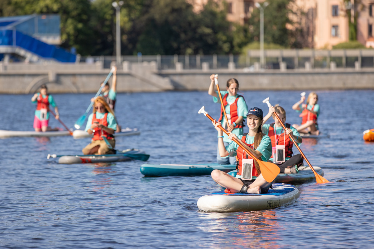 Политех организовал для первокурсников прогулку на сапах 