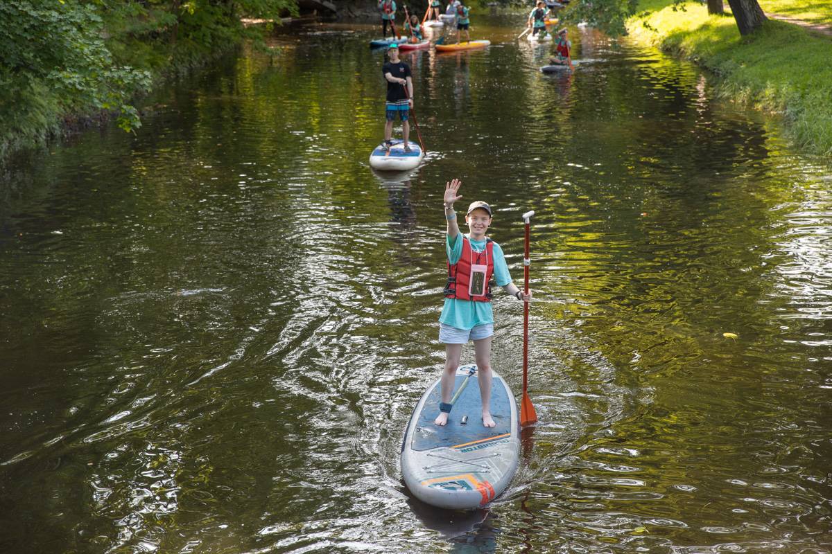 Более опытные сразу встали в полный рост 