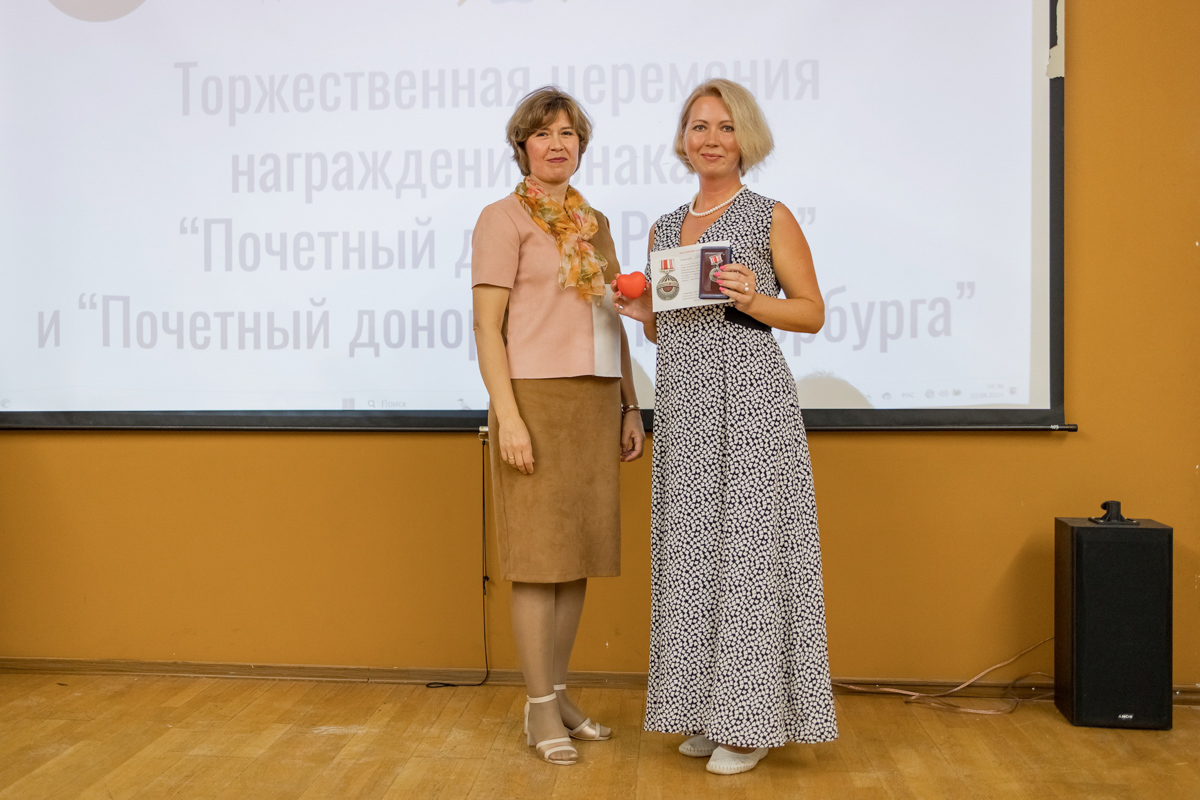 Политехник Екатерина Шевченко (справа) стала почетным донором Санкт-Петербурга (фото: https://vk.com/yadonorspb) Политехник Екатерина Шевченко (справа) стала почетным донором Санкт-Петербурга (фото: https://vk.com/yadonorspb)