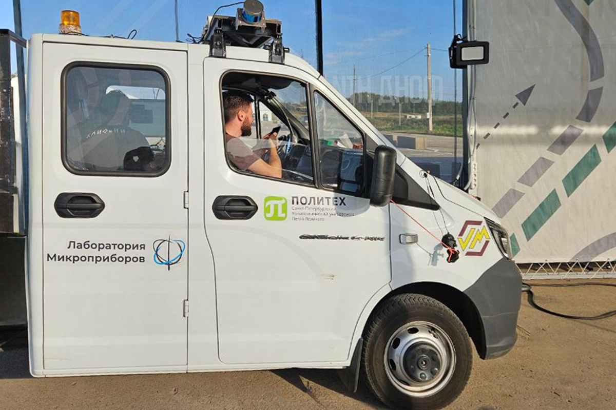 Команда Политеха разработала весь комплекс управления штатными системами автомобиля Команда Политеха разработала весь комплекс управления штатными системами автомобиля