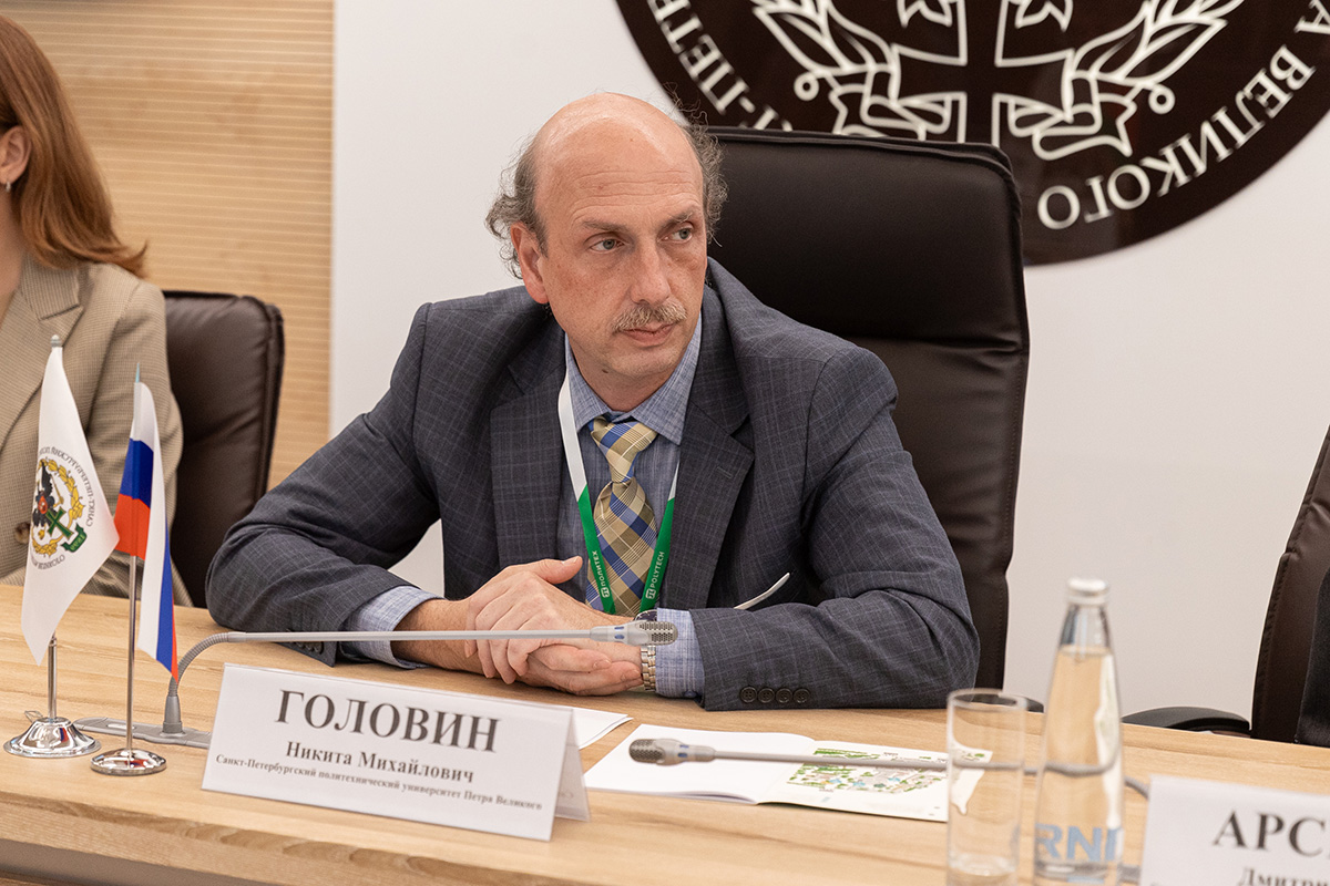 Руководитель проектного офиса cлавянских университетов Никита Головин Руководитель проектного офиса cлавянских университетов Никита Головин