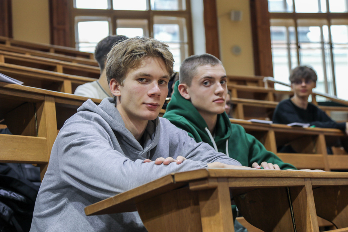 Первокурсники Политеха 