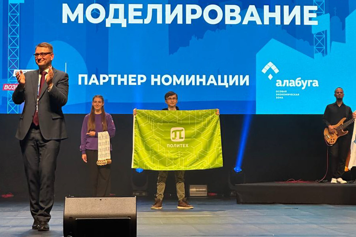 Серафим Загородний (с флагом) Серафим Загородний (с флагом)
