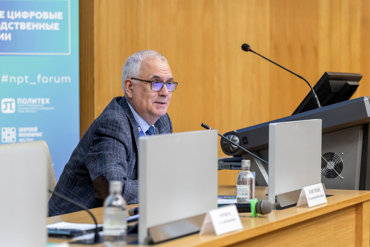 Выступление вице-губернатора Санкт-Петербурга Владимира Княгинина в качестве модератора сессии 