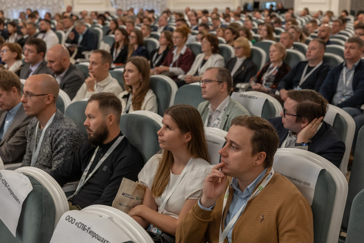 Работа продолжилась научными секциями и круглыми столами Работа продолжилась научными секциями и круглыми столами