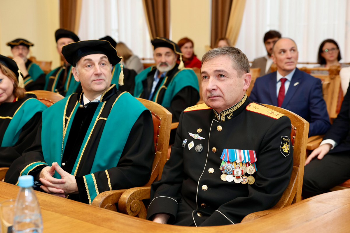Генерал-лейтенант медицинской службы, академик РАН Евгений Крюков на заседании Учёного совета СПбПУ Генерал-лейтенант медицинской службы, академик РАН Евгений Крюков на заседании Учёного совета СПбПУ