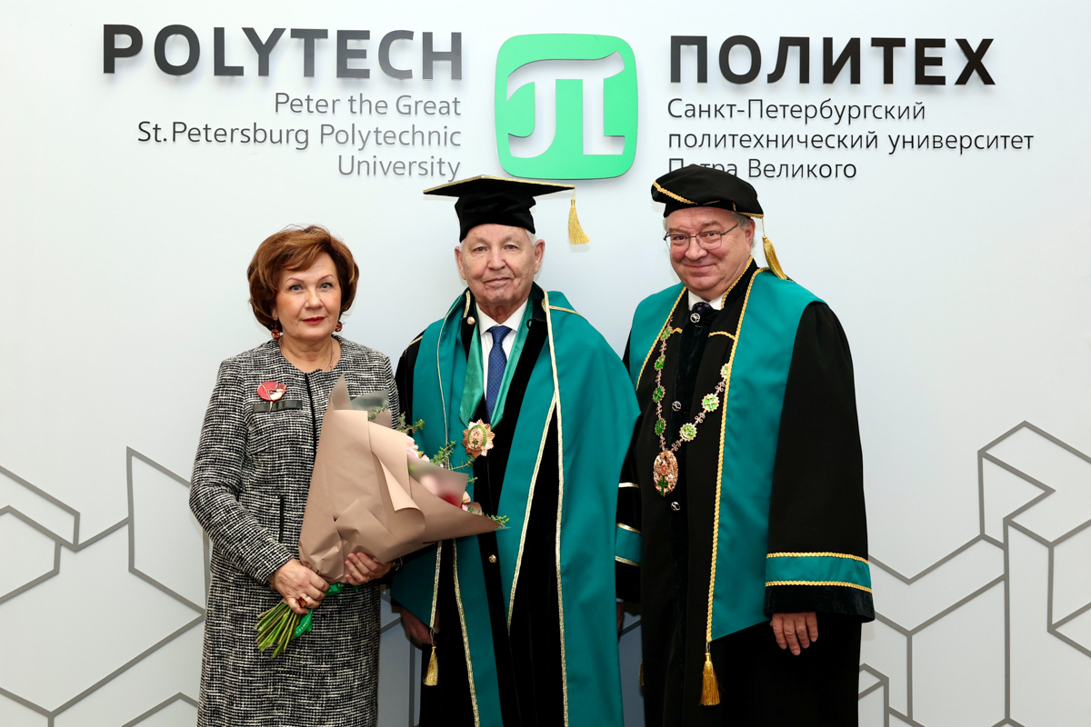 На церемонию Владимир Пешехонов пришёл с дочерью