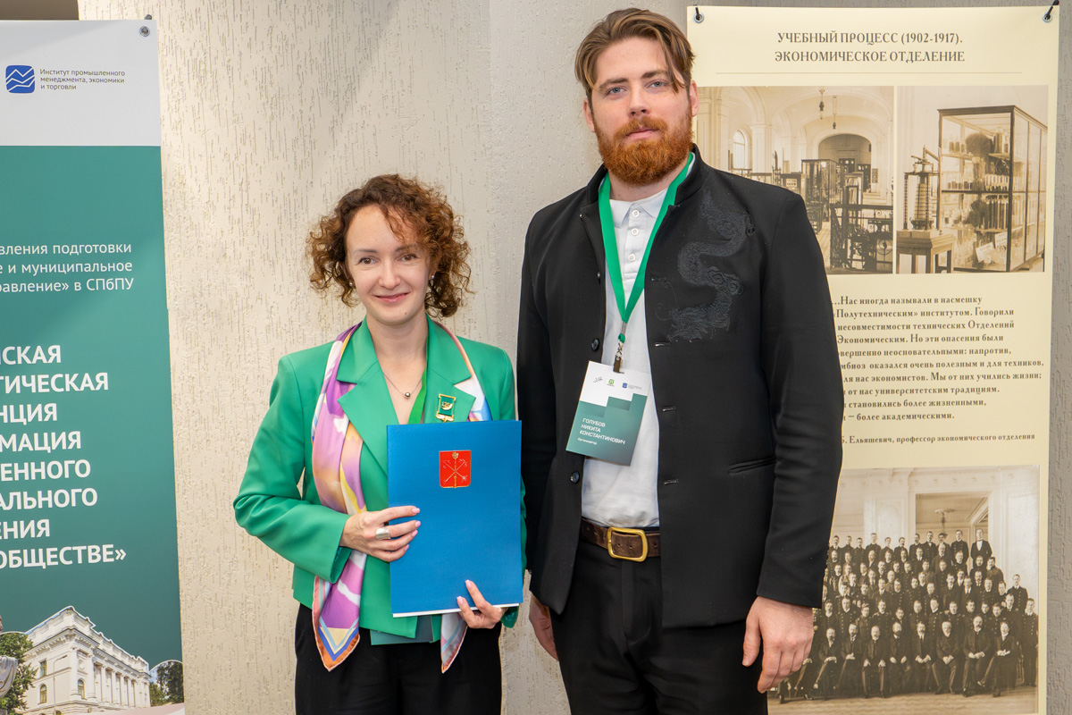 Вручение награды Тамаре Селентьевой