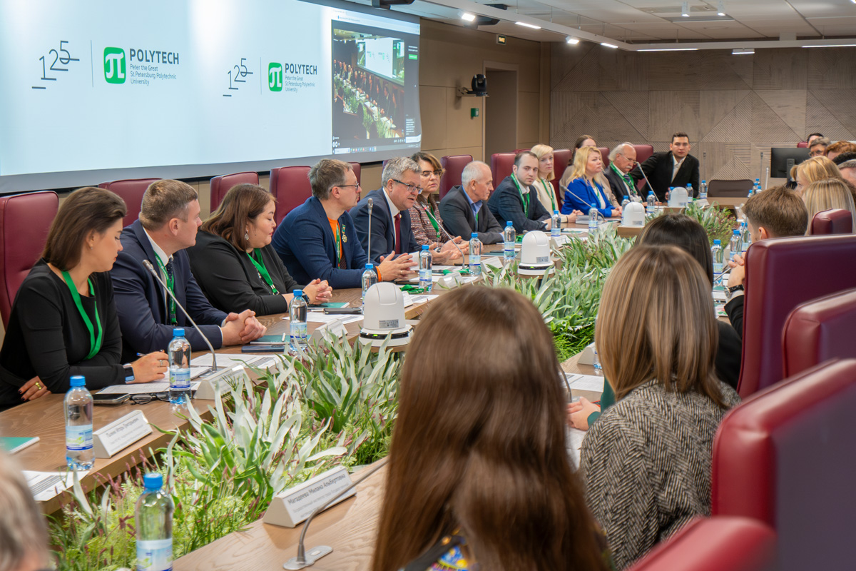 Круглый стол «На службе городу: новое качество подготовки кадров для органов власти» 