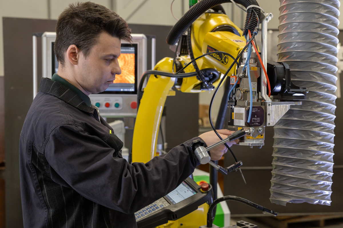 Политех внедряет передовые технологии сварки в производство электромобилей 
