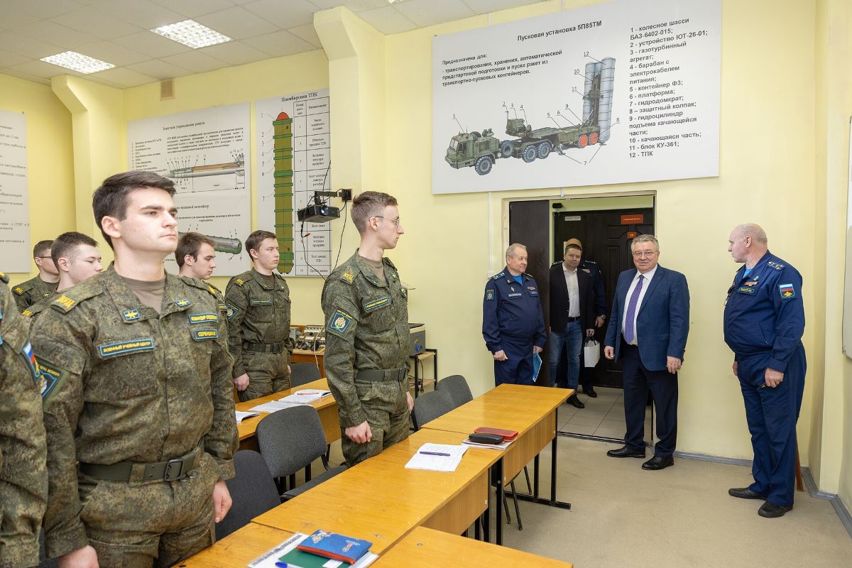 Ректор СПбПУ Андрей Рудской осмотрел классы и аудитории, в которых проходят занятия 
