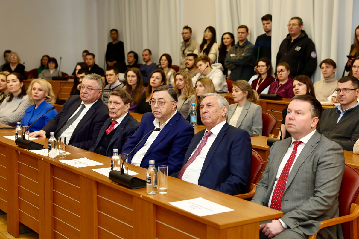 Среди слушателей — ректор СПбПУ Андрей Рудской и члены Наблюдательного совета Политеха Среди слушателей — ректор СПбПУ Андрей Рудской и члены Наблюдательного совета Политеха