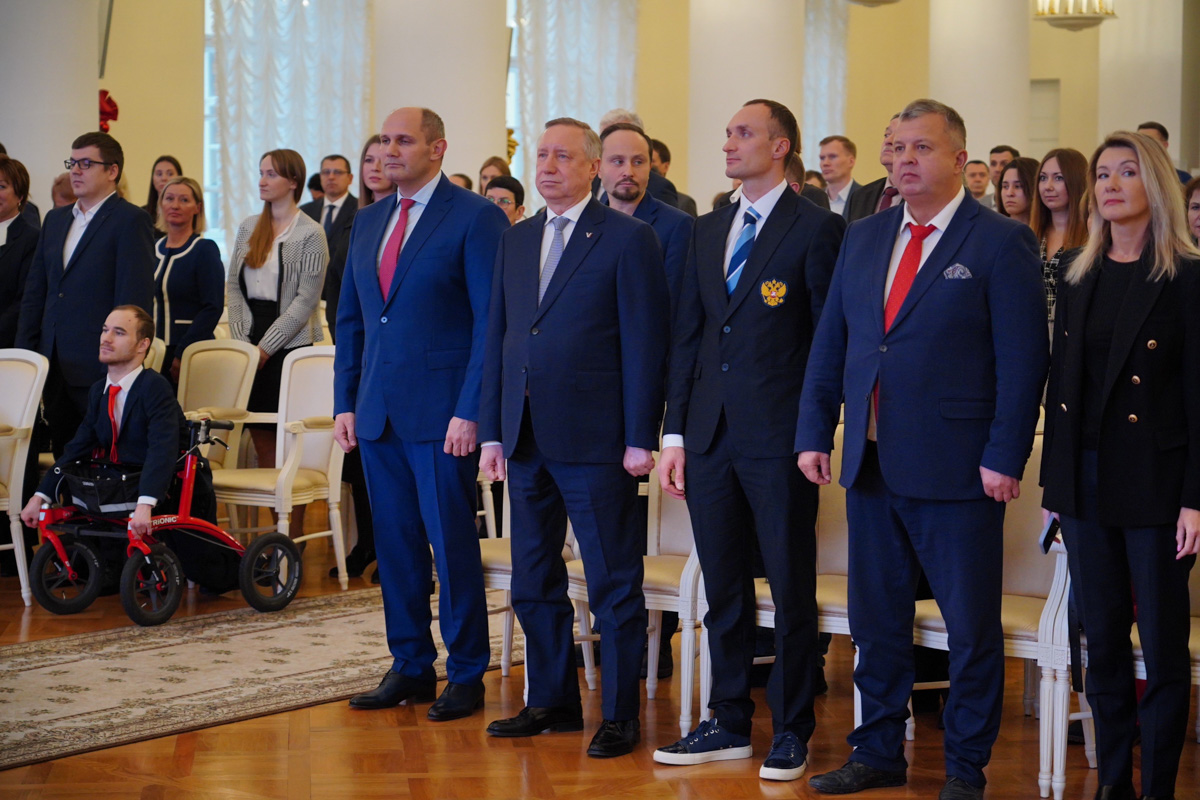В Смольном состоялась торжественная церемония награждения работников в сфере физической культуры и спорта В Смольном состоялась торжественная церемония награждения работников в сфере физической культуры и спорта