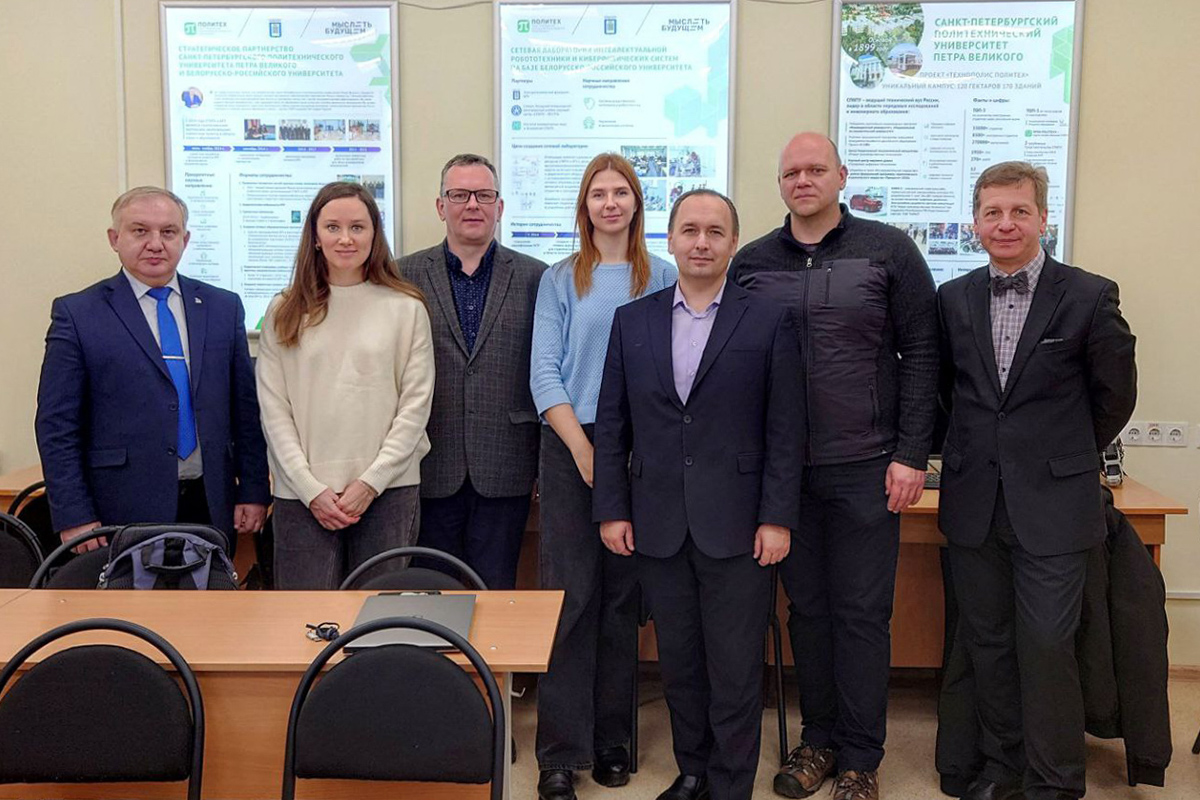 Представители Высшей школы управления кибер-физическими системами Представители Высшей школы управления кибер-физическими системами