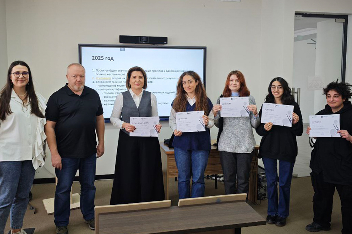 Награждение лучших команд и наставников представителями СПбПУ 
