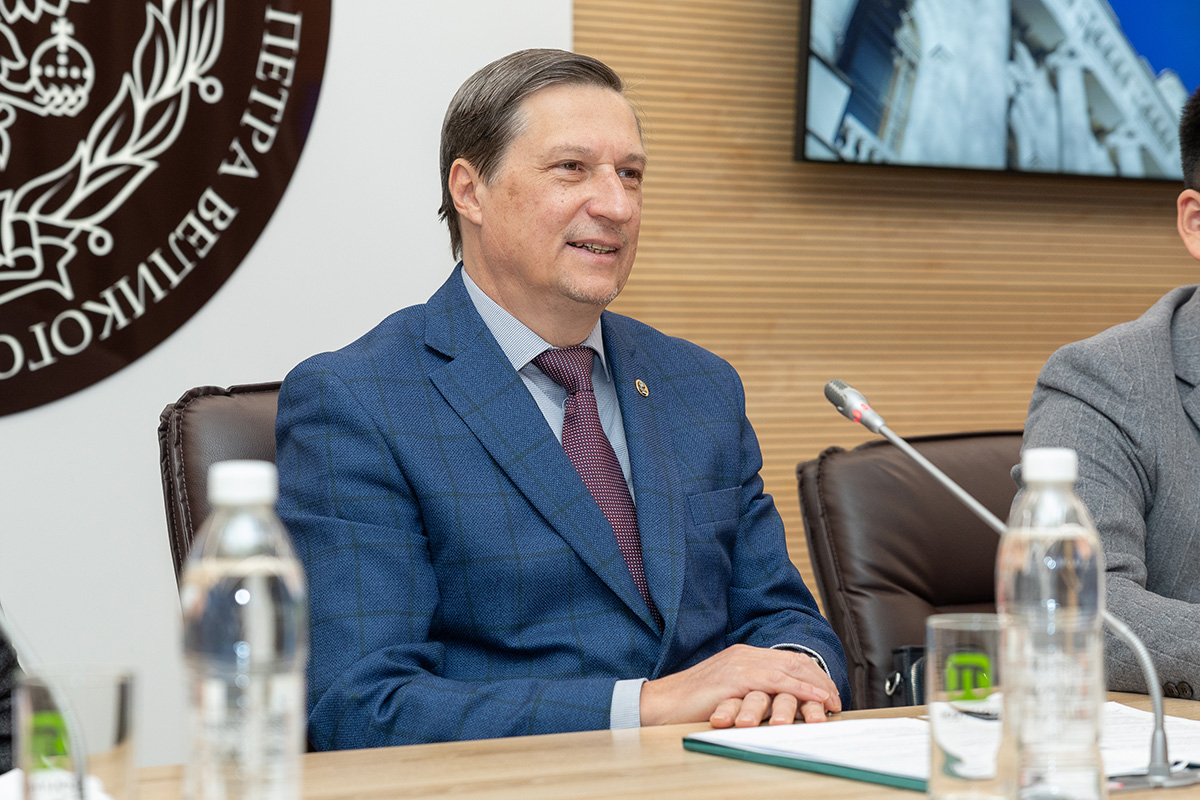 Проректор по международной деятельности Дмитрий Арсеньев Проректор по международной деятельности Дмитрий Арсеньев