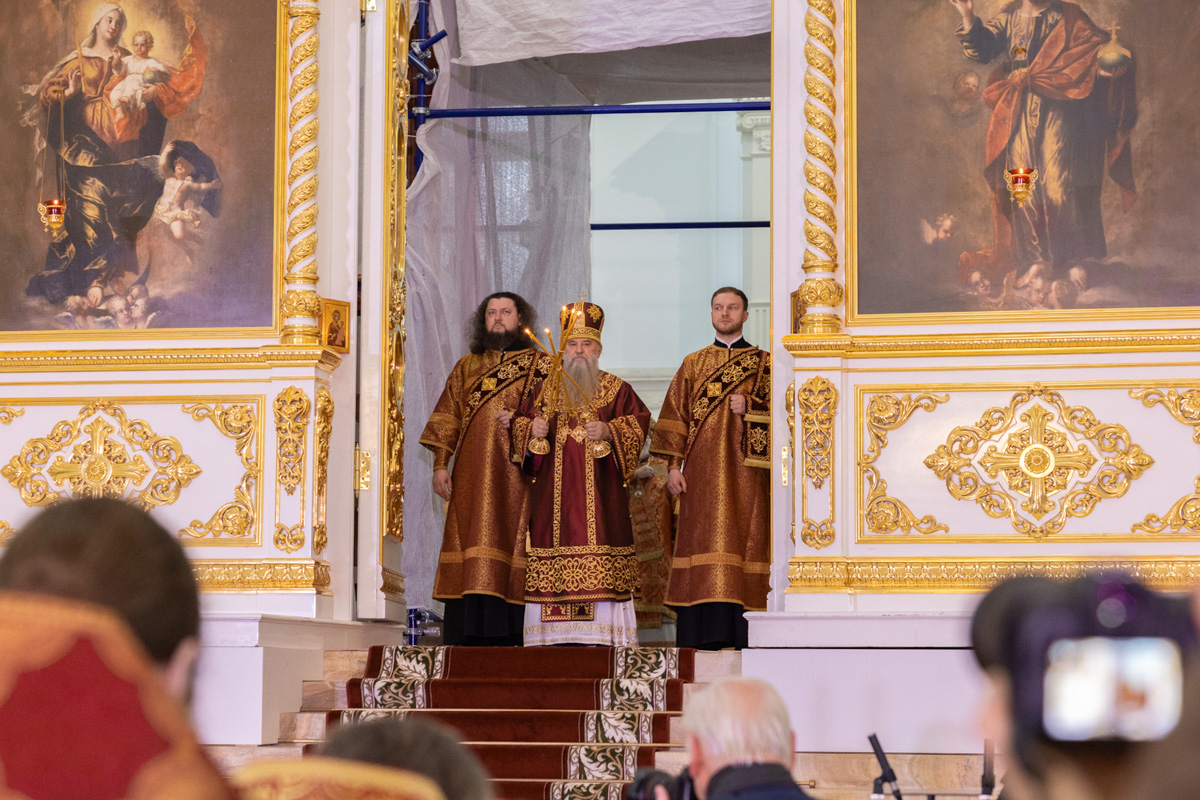 Богослужение возглавил митрополит Санкт-Петербургский и Ладожский Варсонофий Богослужение возглавил митрополит Санкт-Петербургский и Ладожский Варсонофий