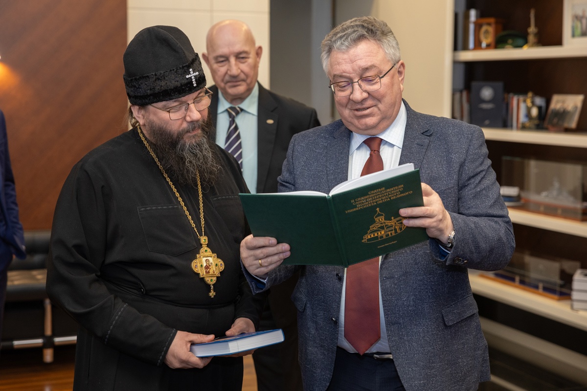 Митрополит Псковский и Порховский Матфей и ректор СПбПУ Андрей Рудской 