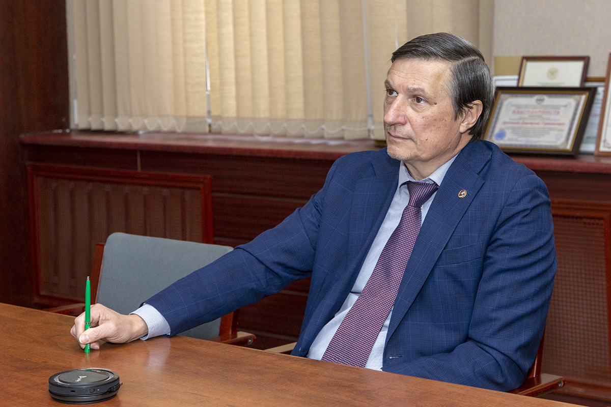 Проректор по международной деятельности Дмитрий Арсеньев 