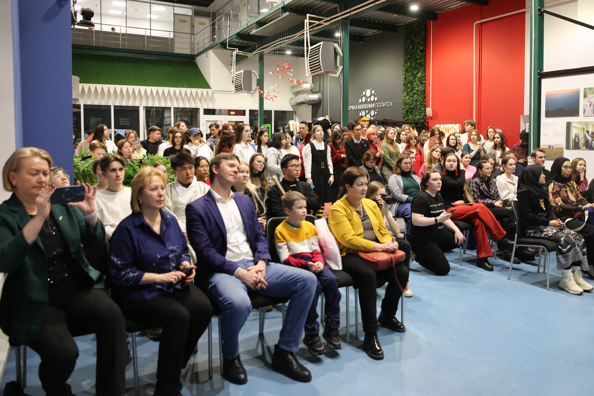 В концертной программе участвовали представители разных институтов По-литеха и петербургских вузов 