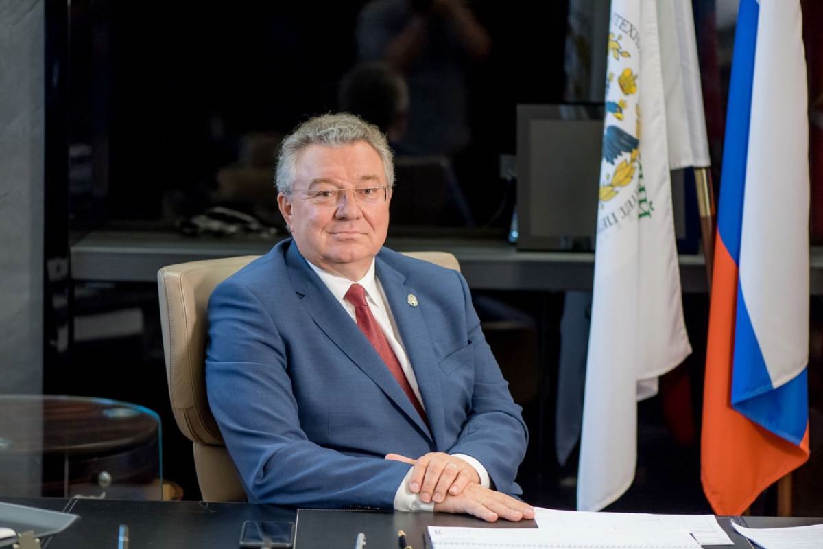 Поздравление ректора Андрея Рудского с Днём защитника Отечества 