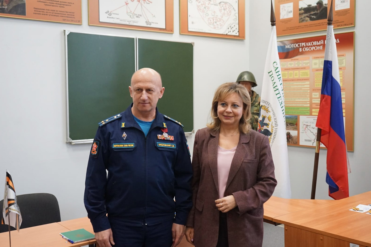 Преподаватель кафедры связи Станислав Шидловский 