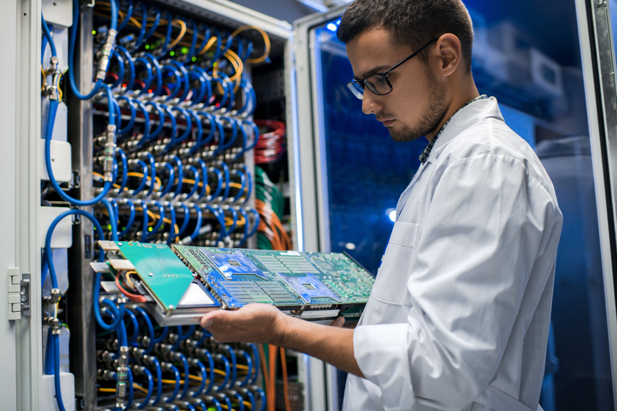 На семинаре по искусственному интеллекту в Санкт-Петербургском политехническом университете Петра Великого обсудили, как искусственный интеллект помогает в улучшении качества растений, анализе транзакций блокчейн-сетях и фармакологии 