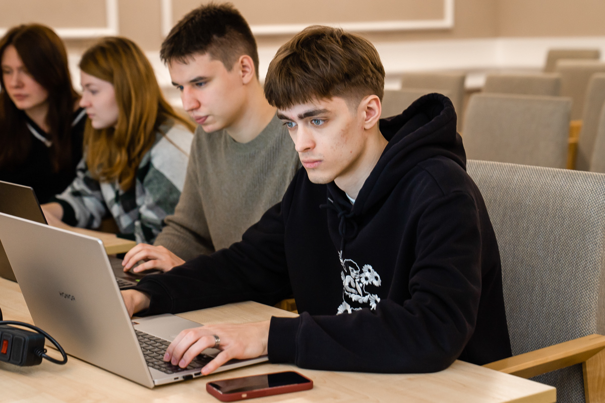 В Политехе прошёл кейс-чемпионат по нефтегазовому инжинирингу 