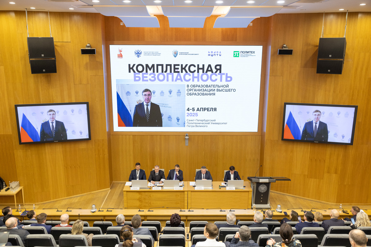 Семинар открыл министр науки и высшего образования России Валерий Фальков Семинар открыл министр науки и высшего образования России Валерий Фальков