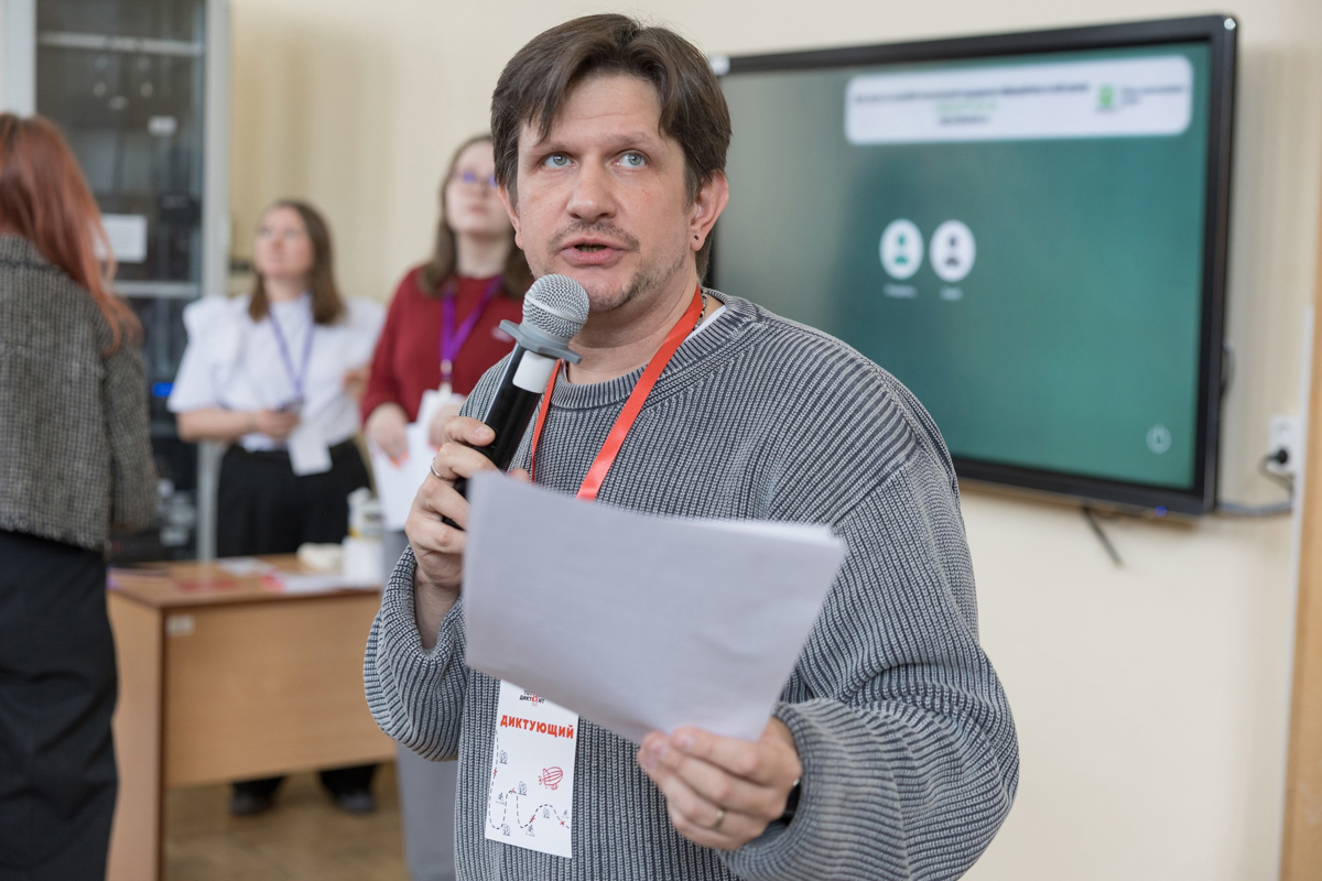 Текст диктанта прочёл актёр Андрей Зайцев 
