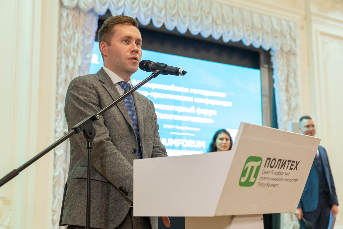 Проректор по молодёжной политике и коммуникативным технологиям СПбПУ Максим Пашоликов Проректор по молодёжной политике и коммуникативным технологиям СПбПУ Максим Пашоликов