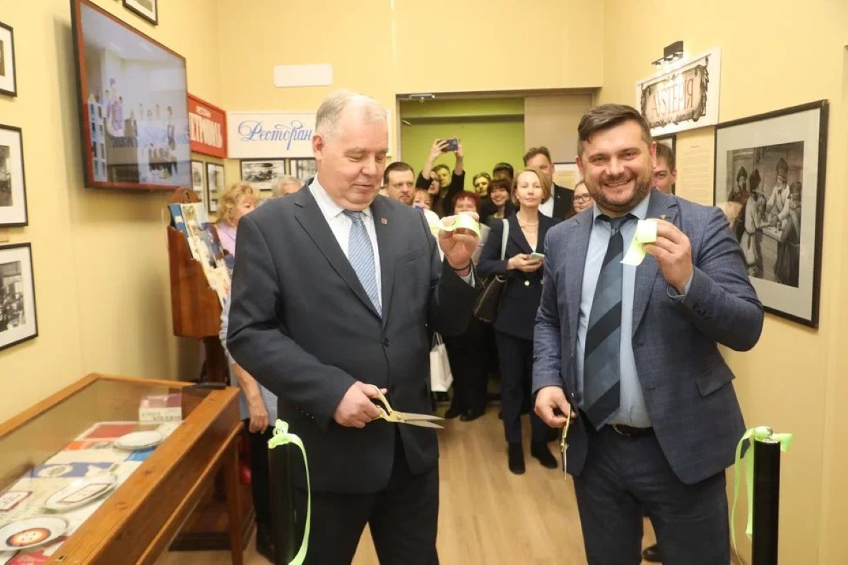 Музей открыли первый заместитель председателя комитета по внешним связям Санкт-Петербурга, руководитель проекта «Петербургская кухня» Сергей Марков и проректор по дополнительному и довузовскому образованию СПбПУ Дмитрий Тихонов 