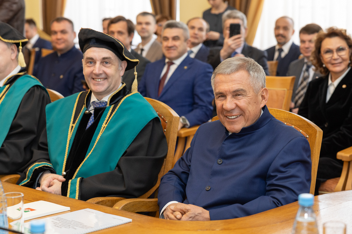 Раис Республики Татарстан Рустам Минниханов 