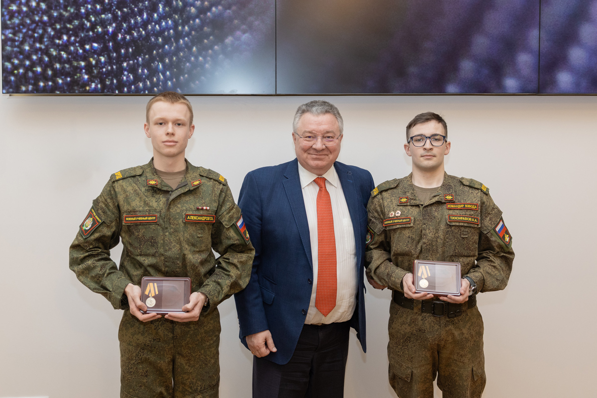 Студенты кафедры связи Военного учебного центра СПбПУ Григорий Александров и Артём Тихонравов получили ведомственные награды Министерства обороны Российской Федерации — медали «Маршал войск связи Пересыпкин» Студенты кафедры связи Военного учебного центра СПбПУ Григорий Александров и Артём Тихонравов получили ведомственные награды Министерства обороны Российской Федерации — медали «Маршал войск связи Пересыпкин»