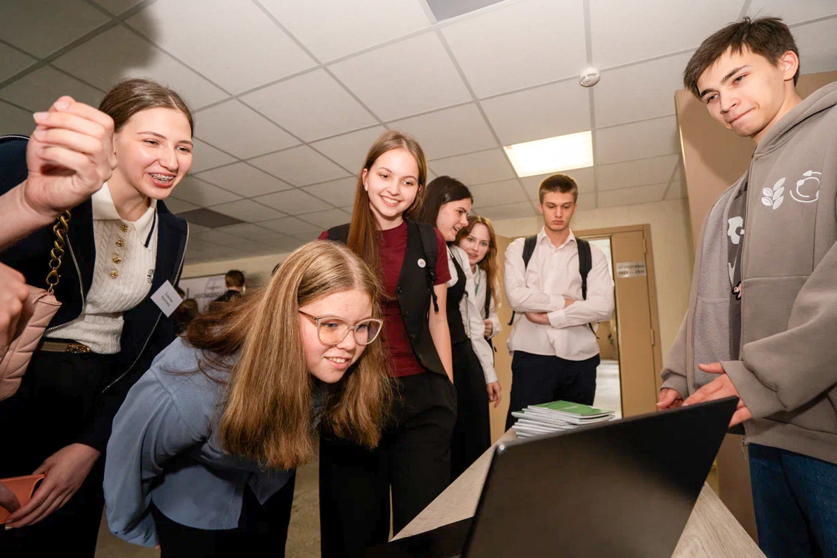 В Институте промышленного менеджмента, экономики и торговли 