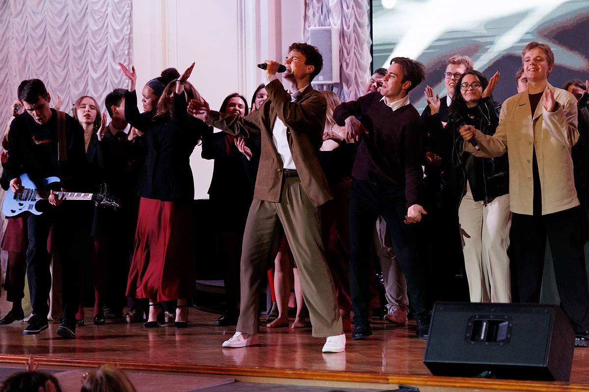 Студент 2-го курса ИПМЭиТ Александр Зинченко 