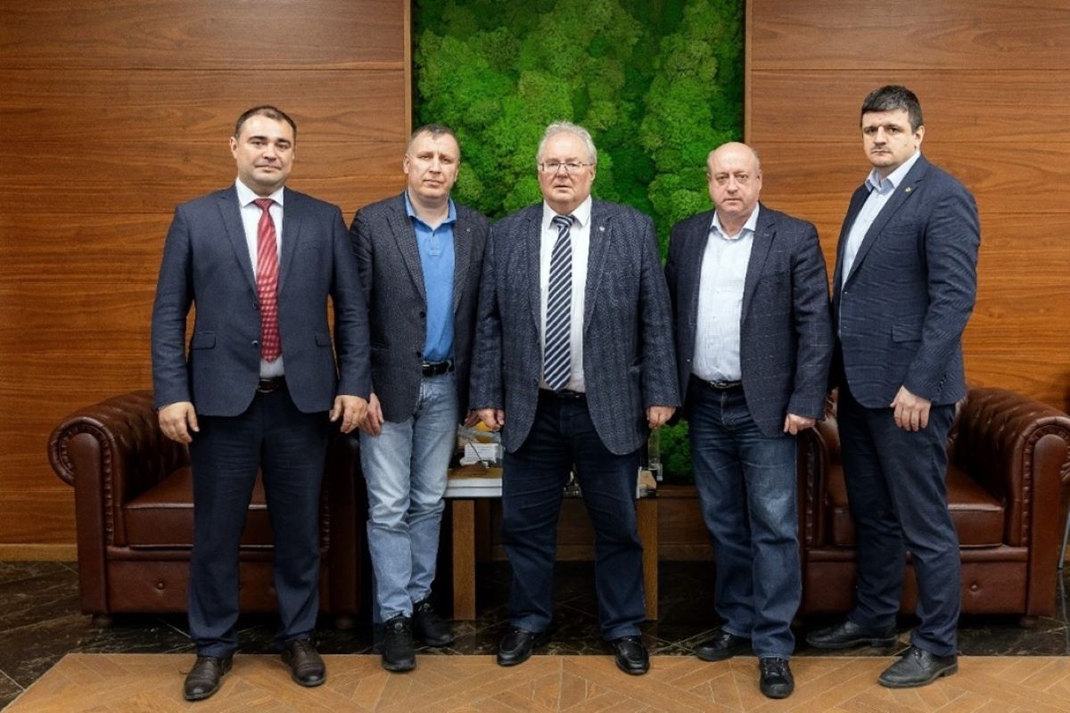 Делегация Заполярного транспортного филиала «Норникеля» и представители Передовой инженерной школы СПбПУ «Цифровой инжиниринг» Делегация Заполярного транспортного филиала «Норникеля» и представители Передовой инженерной школы СПбПУ «Цифровой инжиниринг»