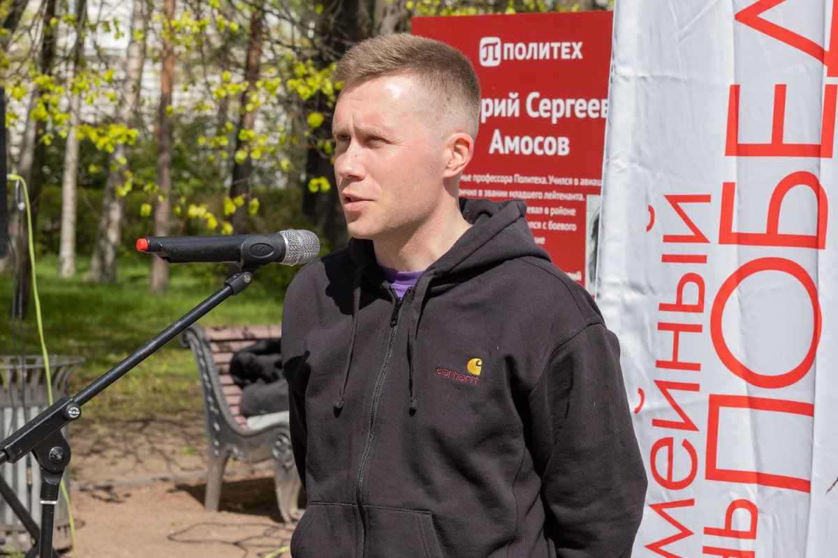 Забег открыл проректор по молодежной политике и коммуникативным технологиям СПбПУ Максим Пашоликов 