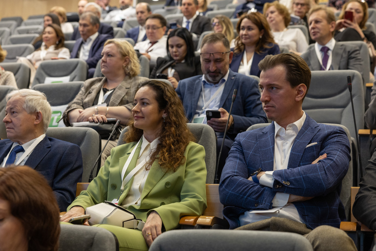 Участники пленарного заседания 