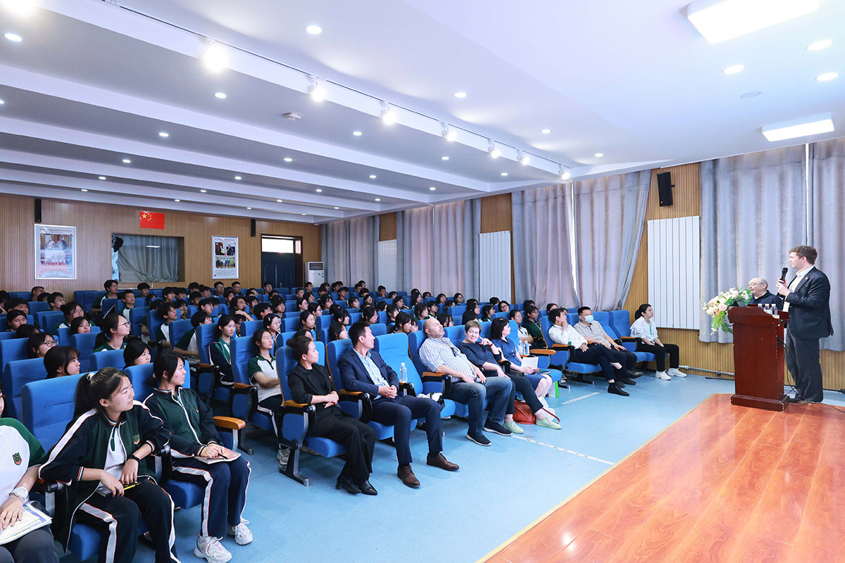 Делегация посетила школы Таншаня 