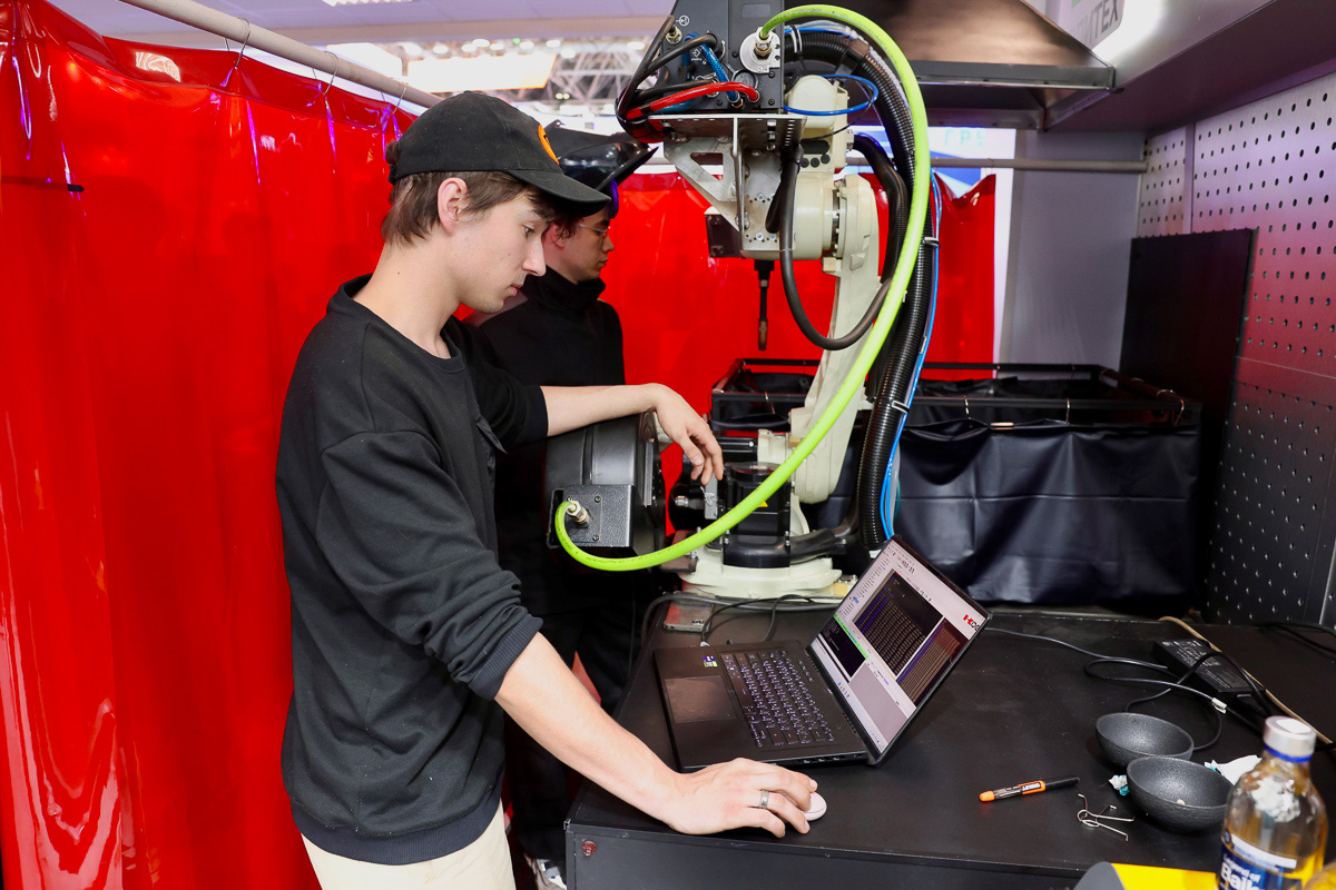 Лаборатория легких материалов и конструкций удивляет всех электродуговой печатью прямо на выставке 