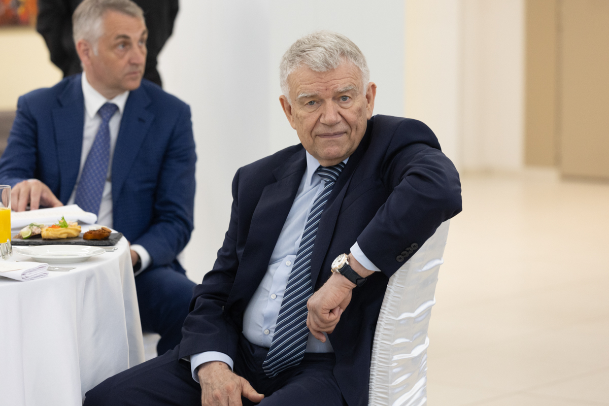 Вице-президент Российской академии наук, председатель Сибирского отделения РАН Валентин Пармон Вице-президент Российской академии наук, председатель Сибирского отделения РАН Валентин Пармон
