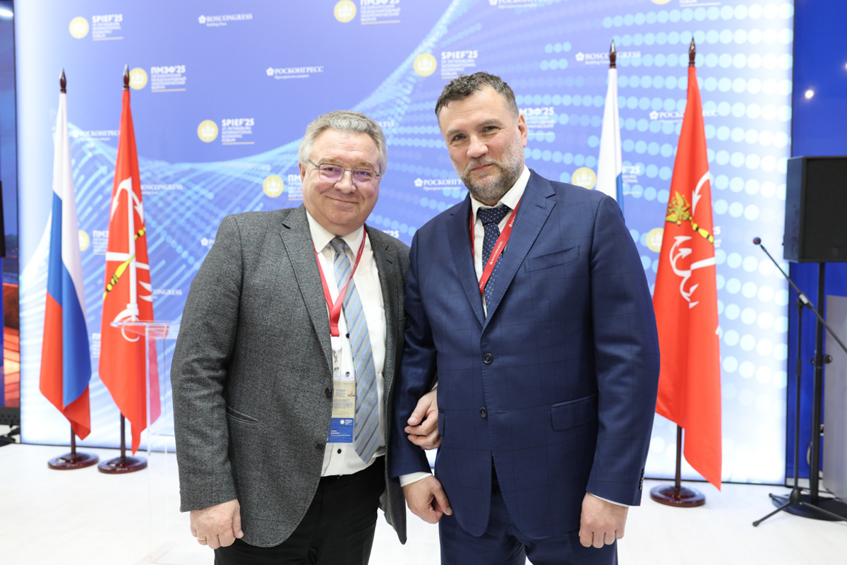 Ректор СПбПУ, академик РАН Андрей Рудской и вице-губернатор Санкт-Петербурга Евгений Разумишкин Ректор СПбПУ, академик РАН Андрей Рудской и вице-губернатор Санкт-Петербурга Евгений Разумишкин