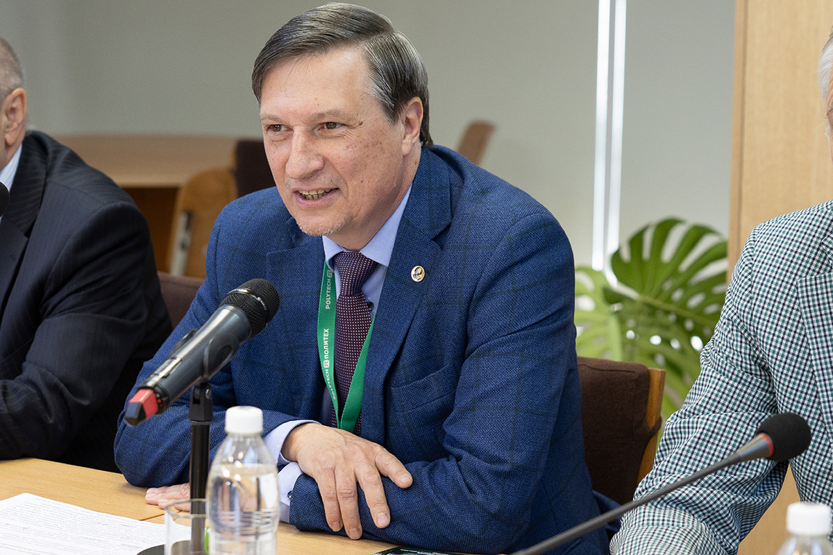 Модератор пленарной сессии Дмитрий Арсеньев Модератор пленарной сессии Дмитрий Арсеньев