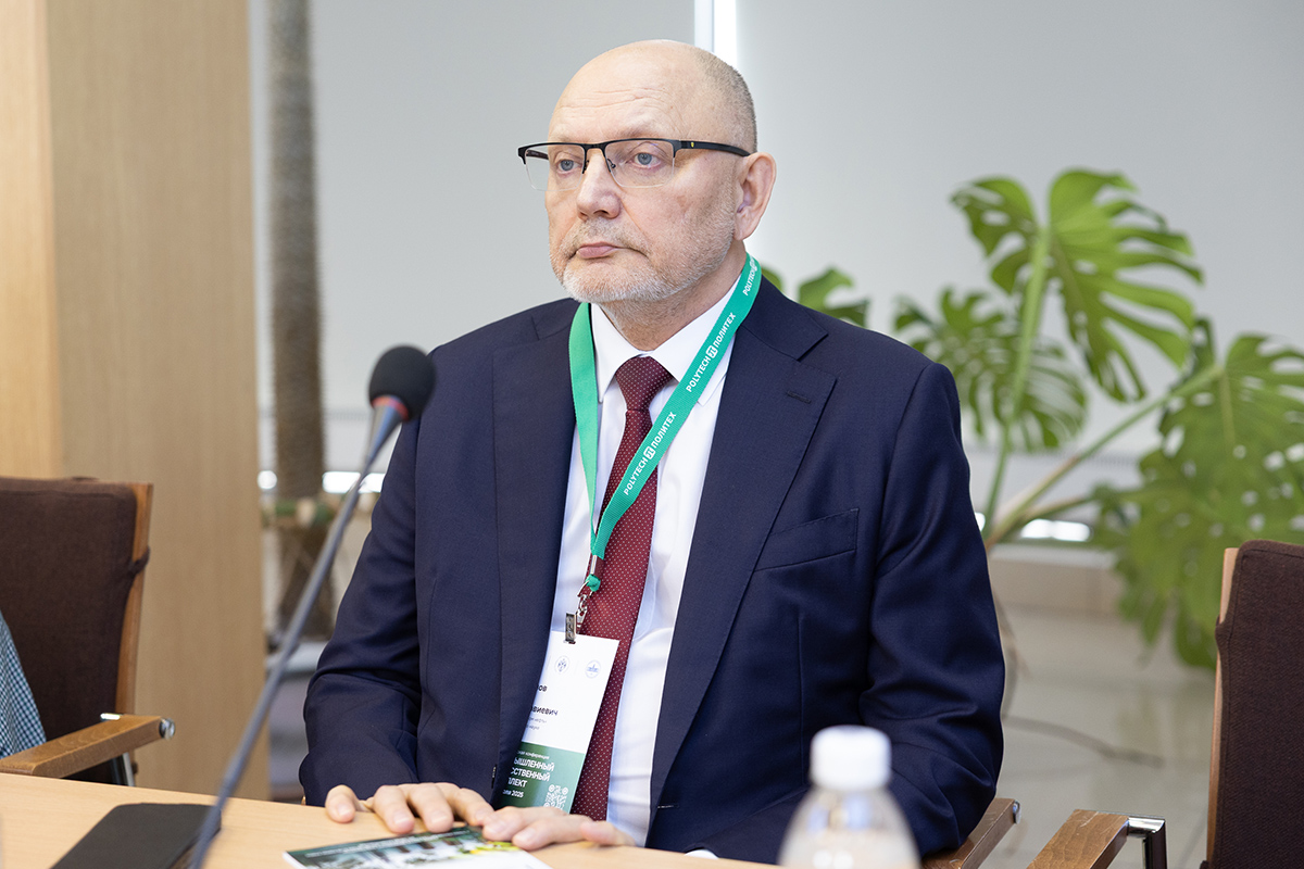 Директор по науке ПАО «Газпром нефть» Марс Хасанов Директор по науке ПАО «Газпром нефть» Марс Хасанов