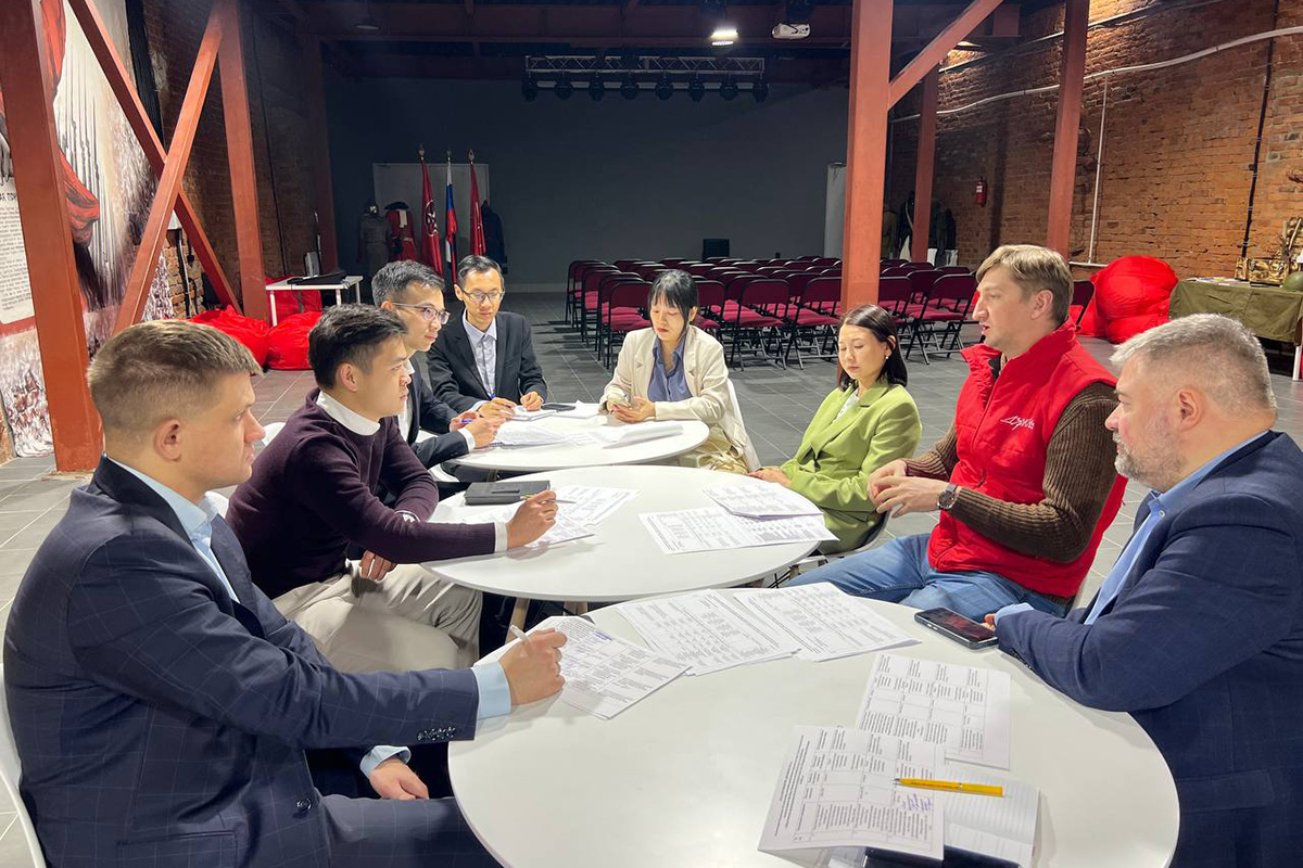 До Тхе Мань был председателем Ассоциации вьетнамских студентов в Санкт-Петербурге 